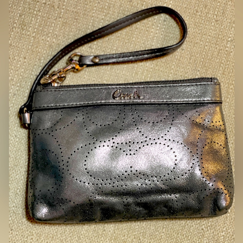 Coach Metallic Silver Wristlet Sz 6.5x4.5”